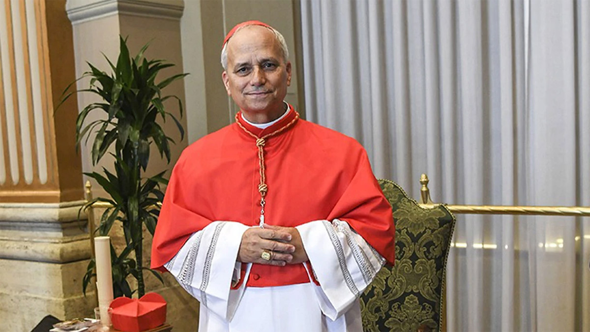 Yeni papa ABD'li: Beyaz duman Robert Prevost'u işaret etti