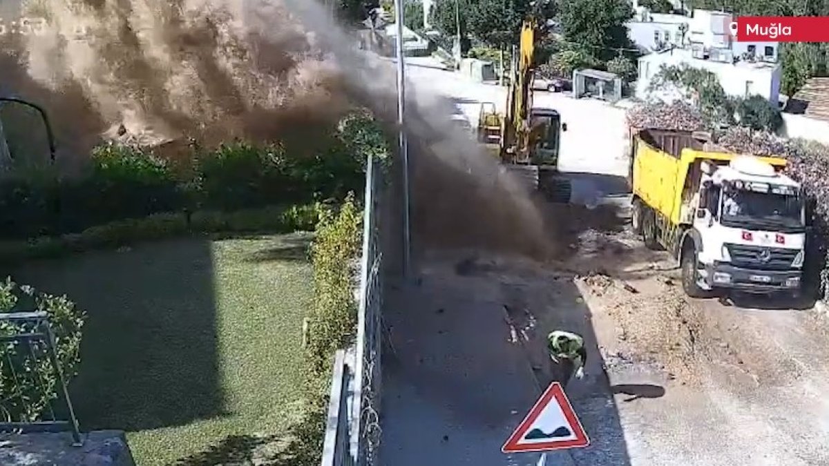 Bodrum’da isale hattı patladı: 9 evi su bastı, 2 araçta maddi hasar oluştu