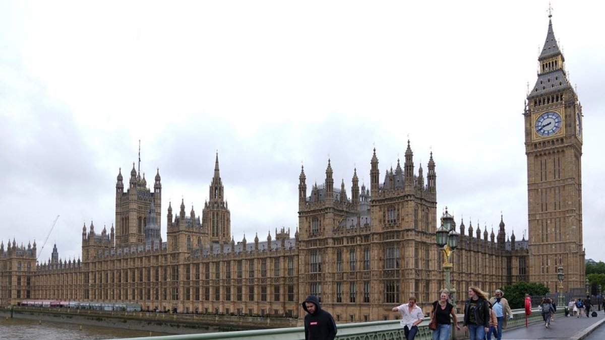 İngiltere’de üniversiteler alarm veriyor: 10’da 4’ü mali açıktan etkilenecek