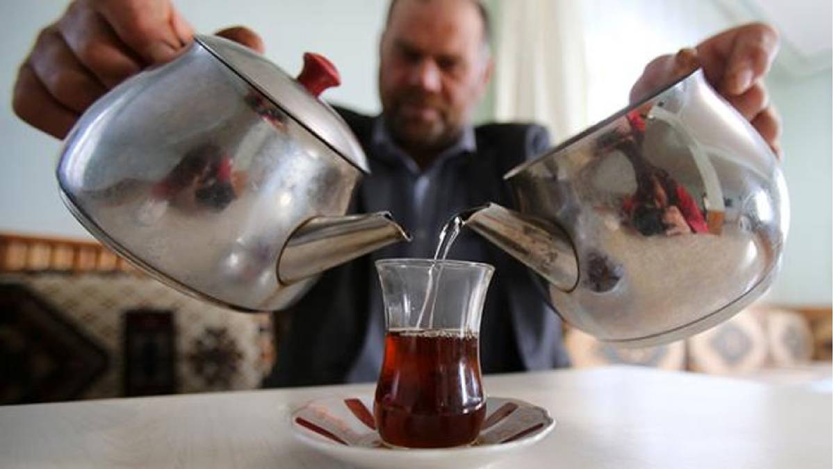 Çay diye zehir içmeyin! Uzmanlar uyarıyor: Herkes tüketiyor ama vücuda resmen zehir saçıyor!