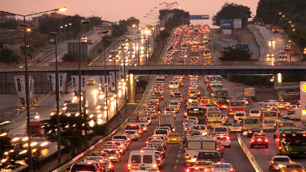 Yeni araç kayıtlarında düşüş: Motosikletler yine otomobilleri geride bıraktı