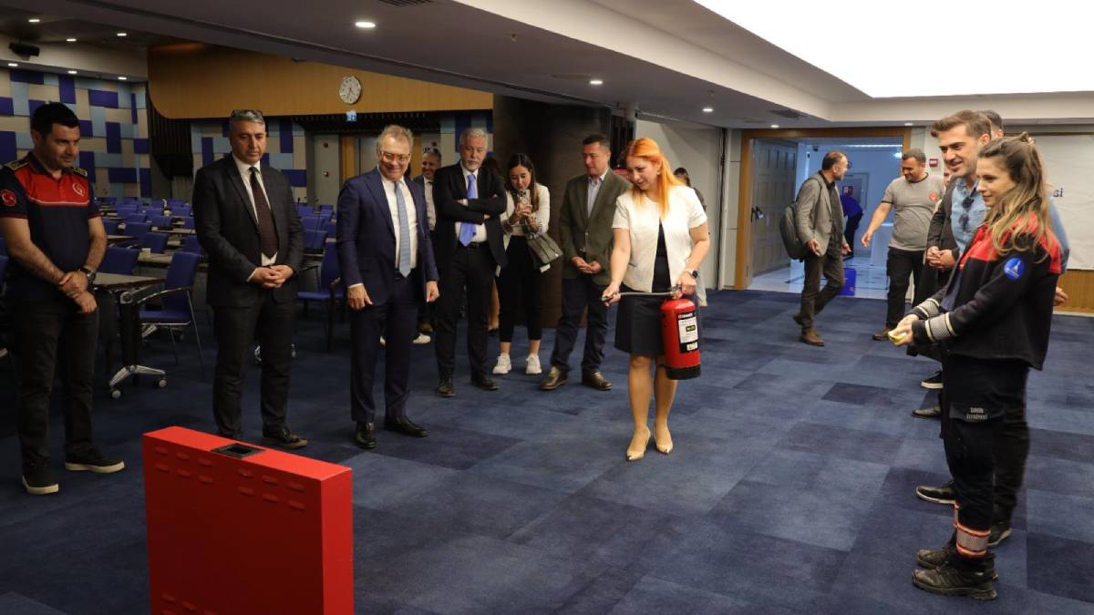 İzmir’de turizm işletmeleri afet güvenliği için toplandı