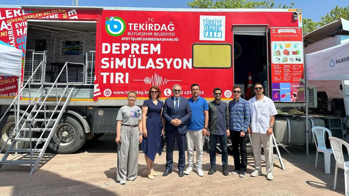Başkan Dursun Mirza, Deprem Simülasyon Tırı'nı ziyaret etti