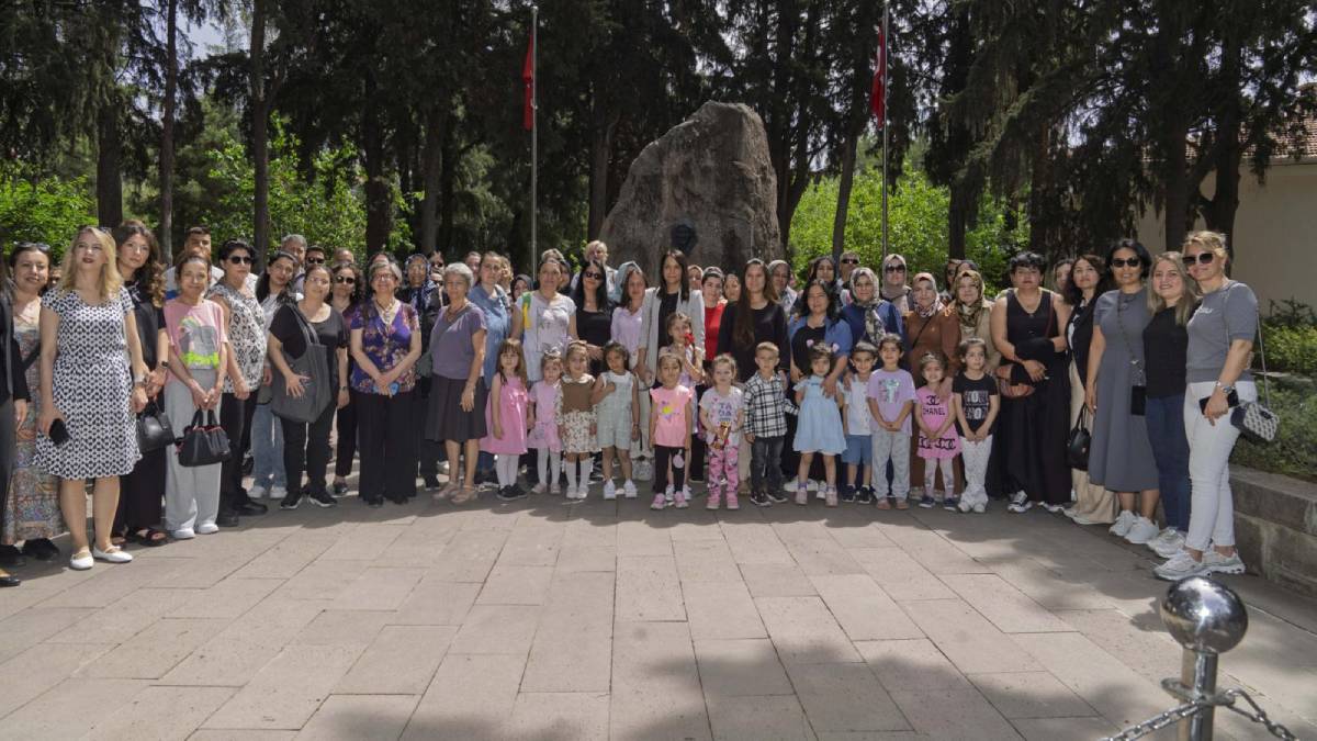 İzmirli annelere en özel kutlama