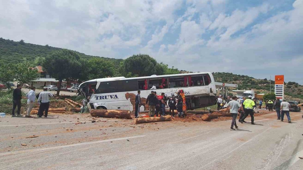 Çanakkale'de katliam gibi kaza: Çok sayıda ölü ve yaralı var