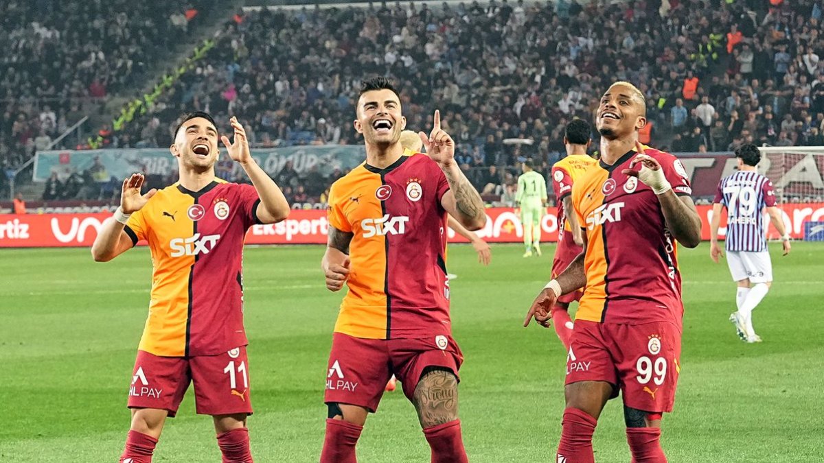 Aslan geri sayımı başlattı: Galatasaray, Trabzonspor'u 2-0 yenerek son 3 haftaya 8 puan önde girdi