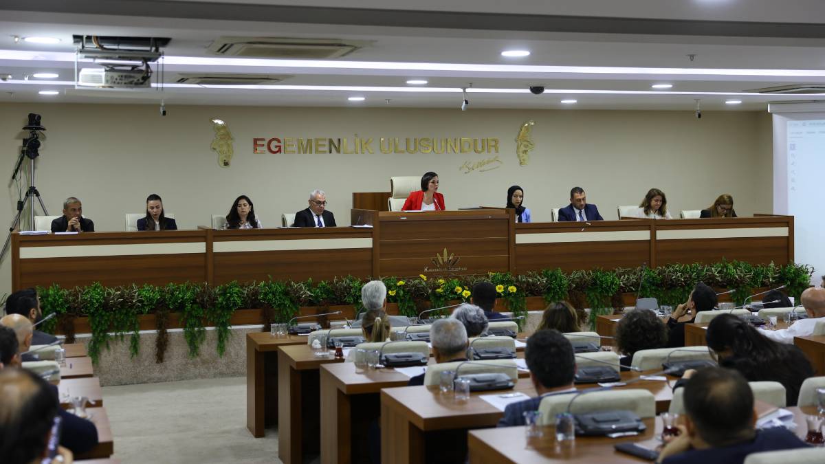 Başkan Kınay: "Emekçilerimizin haklarını ezdirmemek için kayanın altına gövdemizi koymuş durumdayız"