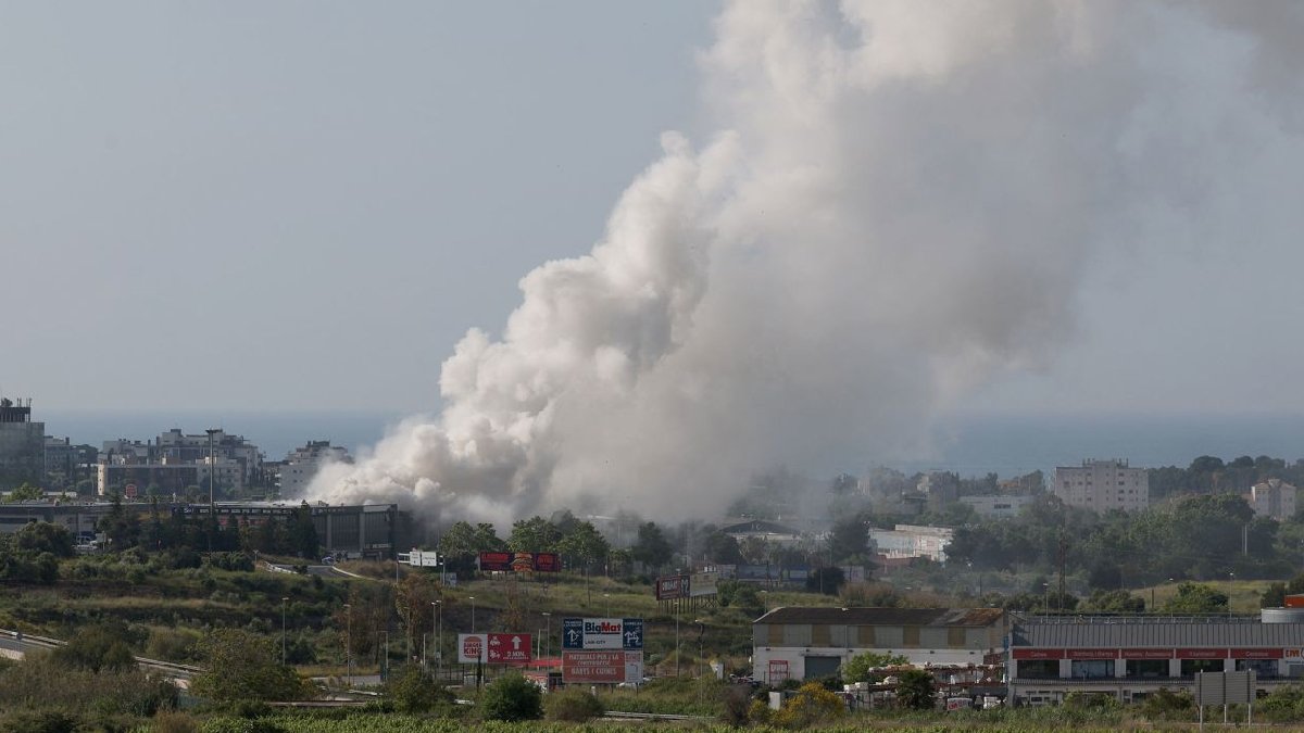 Barselona yakınlarında zehirli klor bulutu: 160 bin kişiye "evde kalın" uyarısı