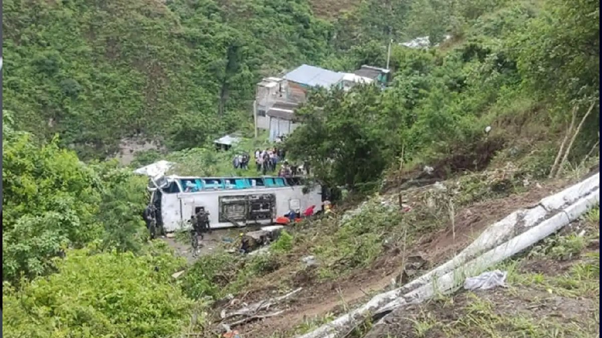 Sri Lanka'da otobüs uçuruma yuvarlandı: 21 ölü