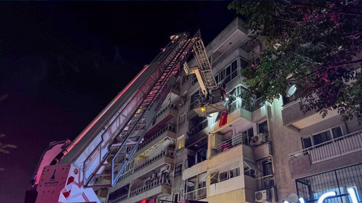 İzmir'de apartman dairesinde patlama: 4 yaralı...