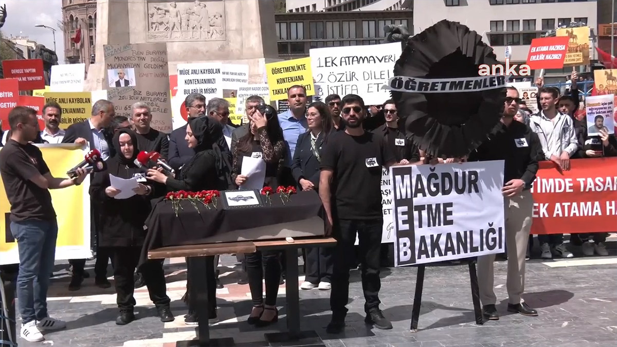 Ek atama isteyen öğretmenlerden tabutlu protesto: Bu sadece bir eylem değil, bir var oluş mücadelesidir