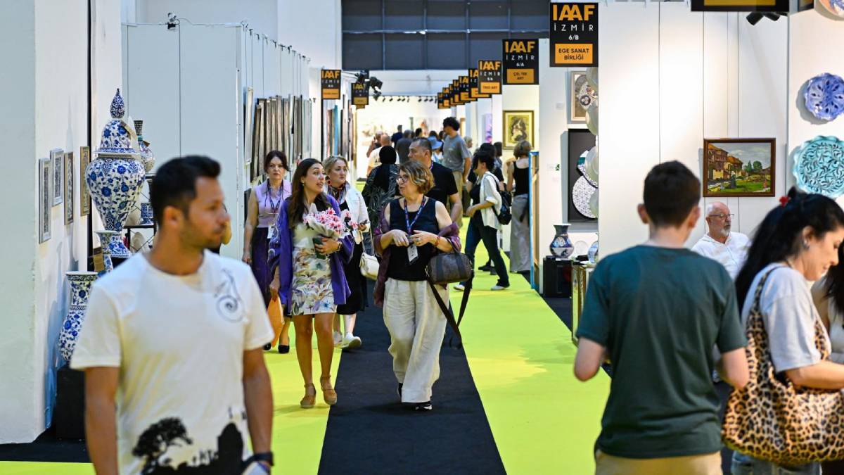 İzmir’de sanat ve antika fuarına yoğun ilgi