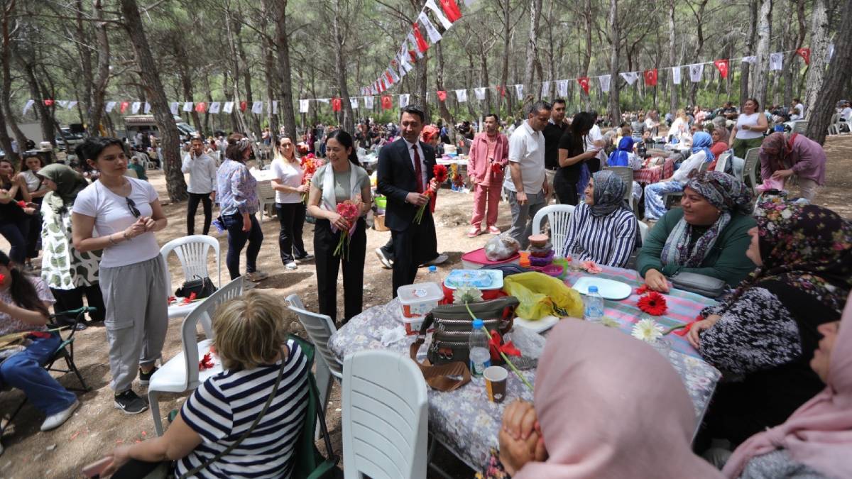 Bayraklı’da Anneler Günü kutlaması