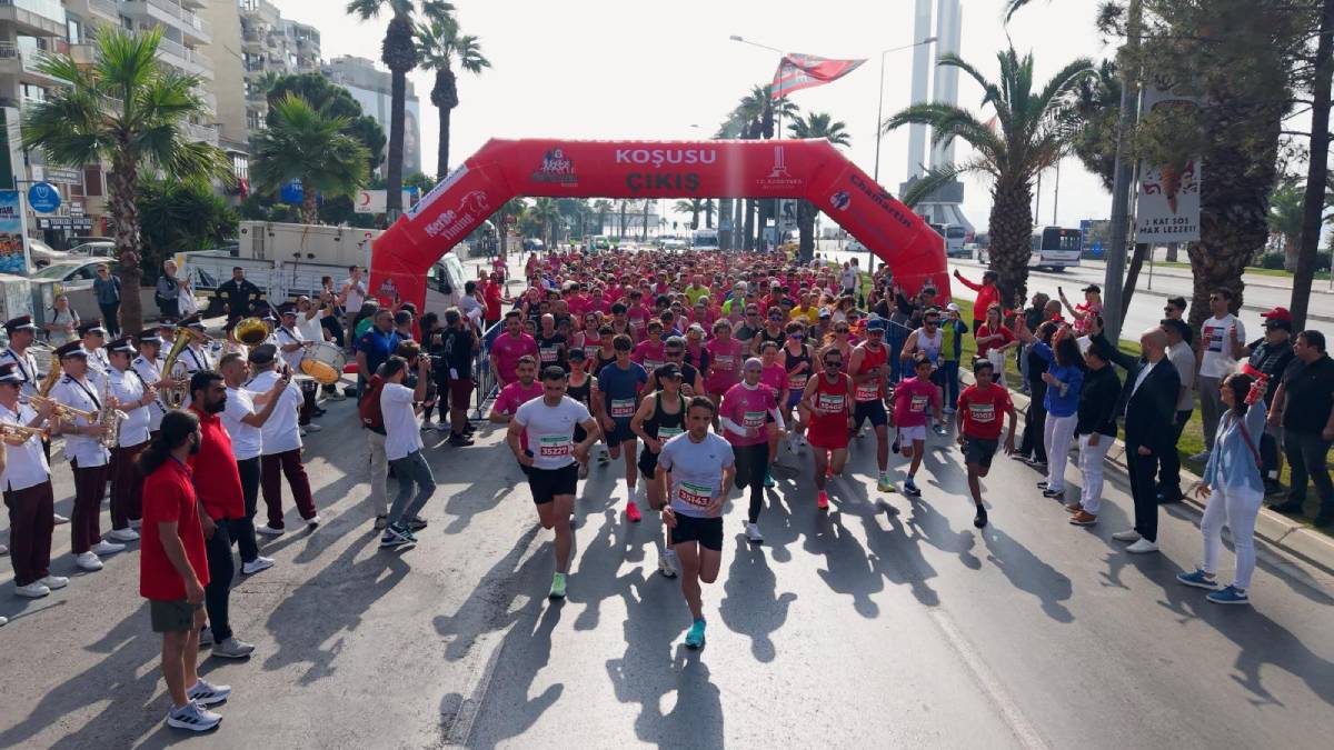 Karşıyaka’da binler Zübeyde Anne’ye koştu!