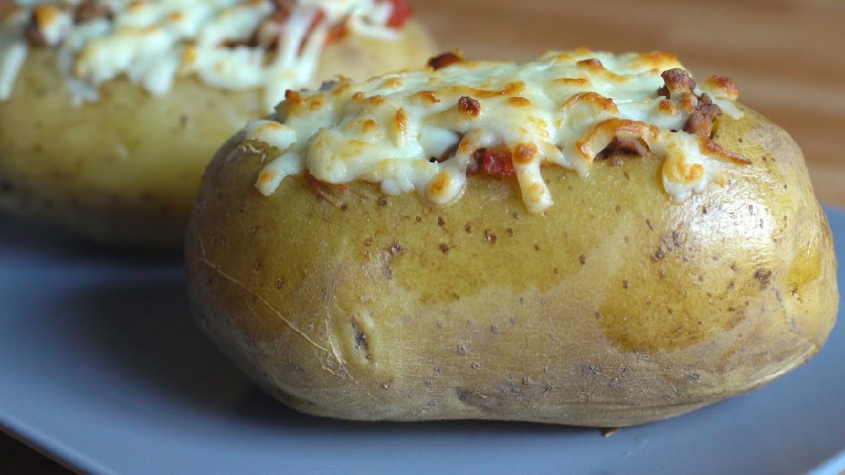 Sokak lezzetlerinin sevileni! Kumpiri bir de bu şekilde deneyin! Herkes sizi kumpir ustası zannedecek