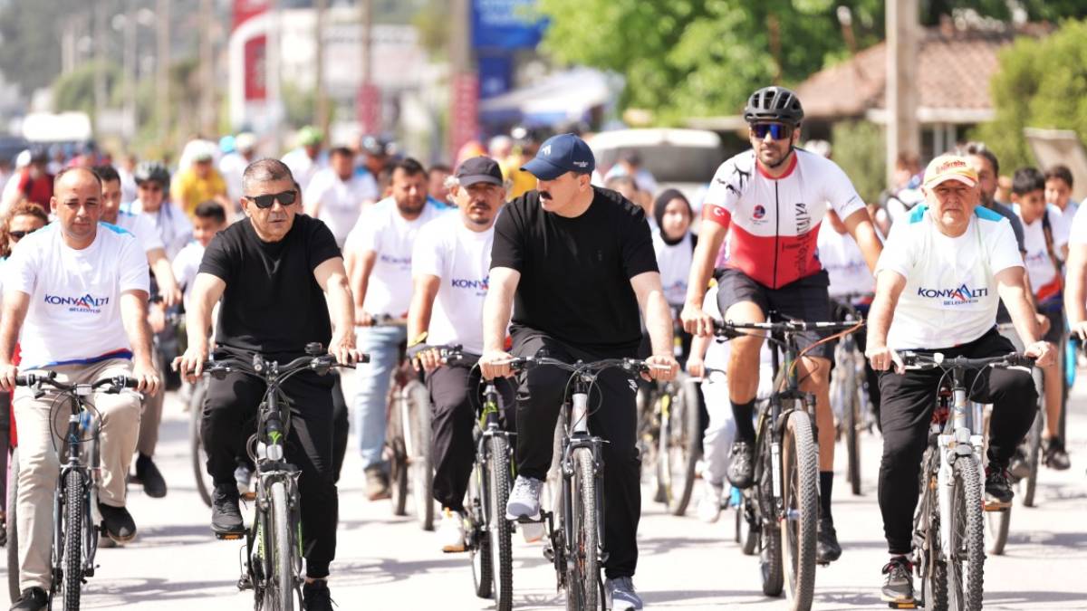 Başkan Kotan Konyaaltılılar ile bisiklet sürdü