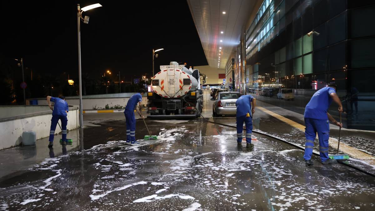 Aydın Büyükşehir Belediyesi’nin çevre bakım ve temizlik çalışmaları devam ediyor