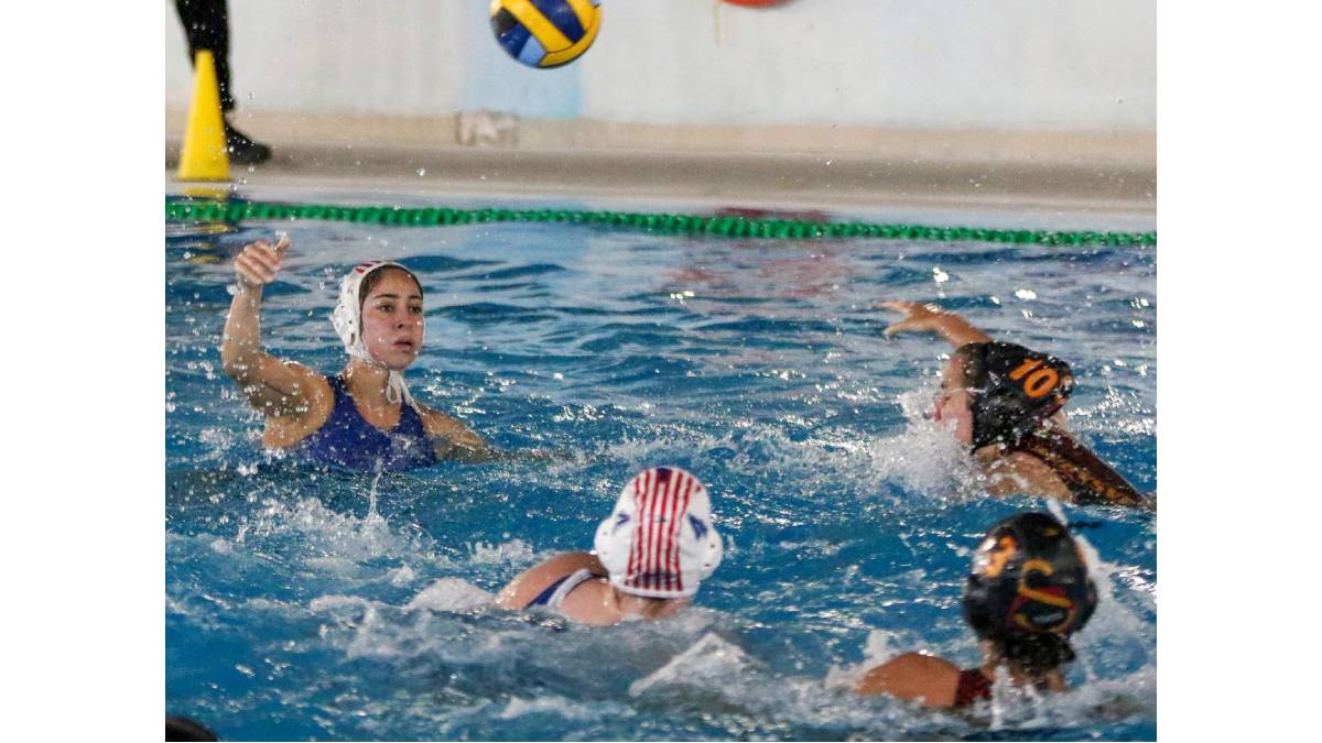 Büyükşehir sutopunda kupa yolunda