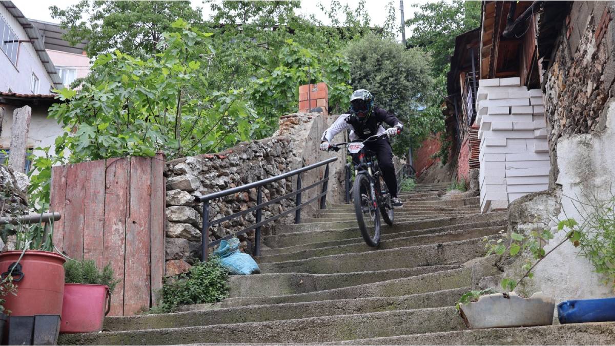 Bursa’da adrenalin dolu yarış nefes kesti