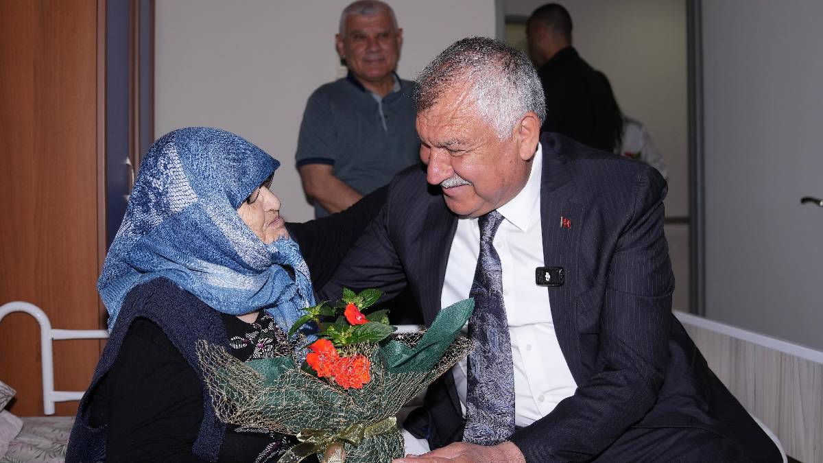 Başkan Zeydan Karalar, huzurevi sakinlerini ziyaret etti