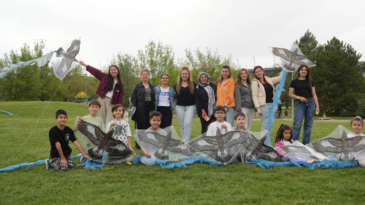 Uçurtmalar gökyüzünü renklendirdi