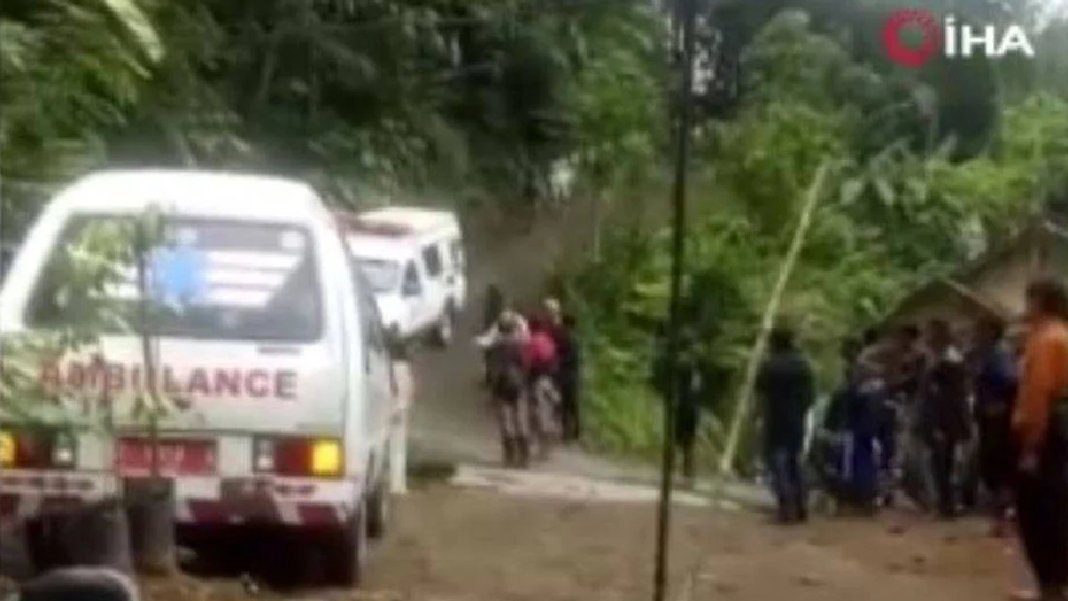 Endonezya’da mühimmat deposunda patlama: 13 kişi öldü