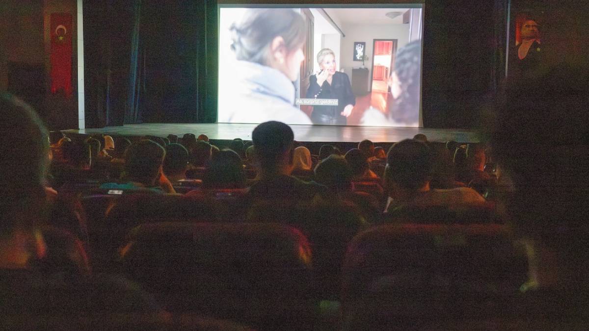 Büyükşehir’den işitme engellilere özel film gösterimi