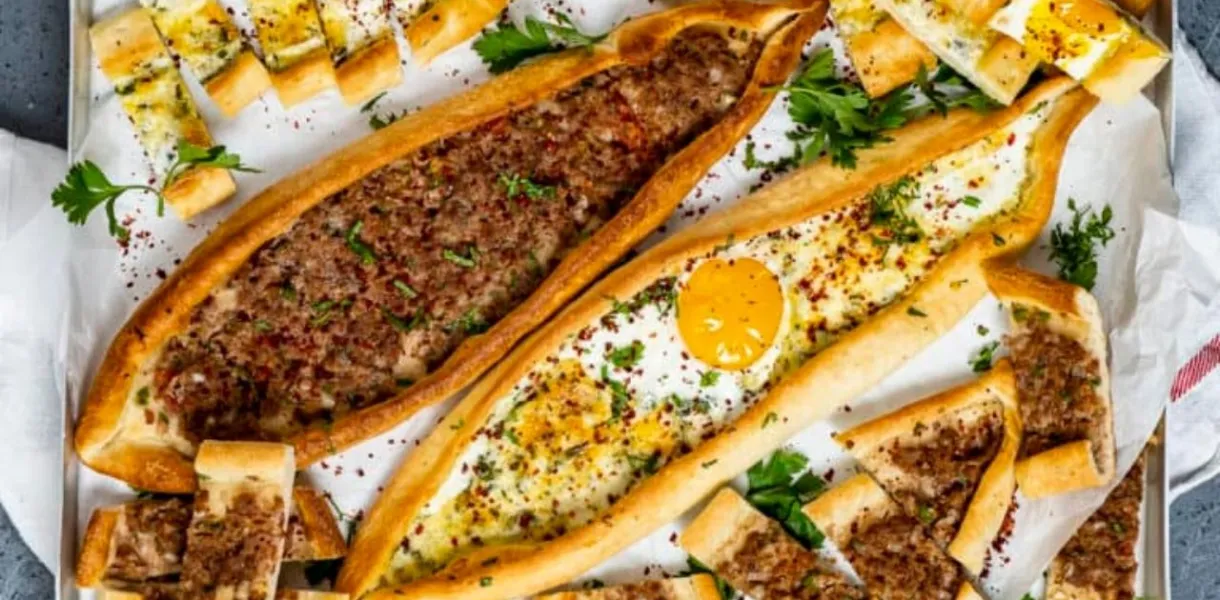 40 yıllık pide ustası sırrını paylaştı! Bu kıymalı yumurtalı pide tarifiyle fırınlara meydan okuyacaksınız!