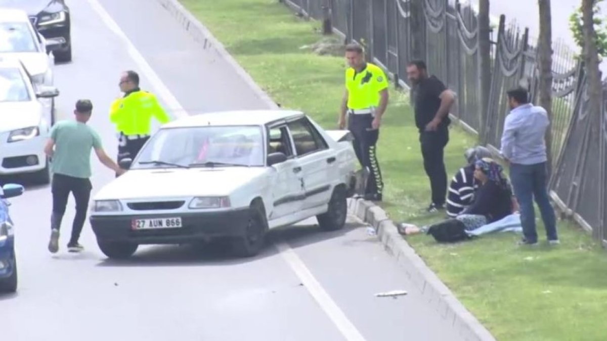Gaziantep’te tır otomobile çarptı: Araç, polis ve vatandaşlar tarafından yol kenarına çekildi