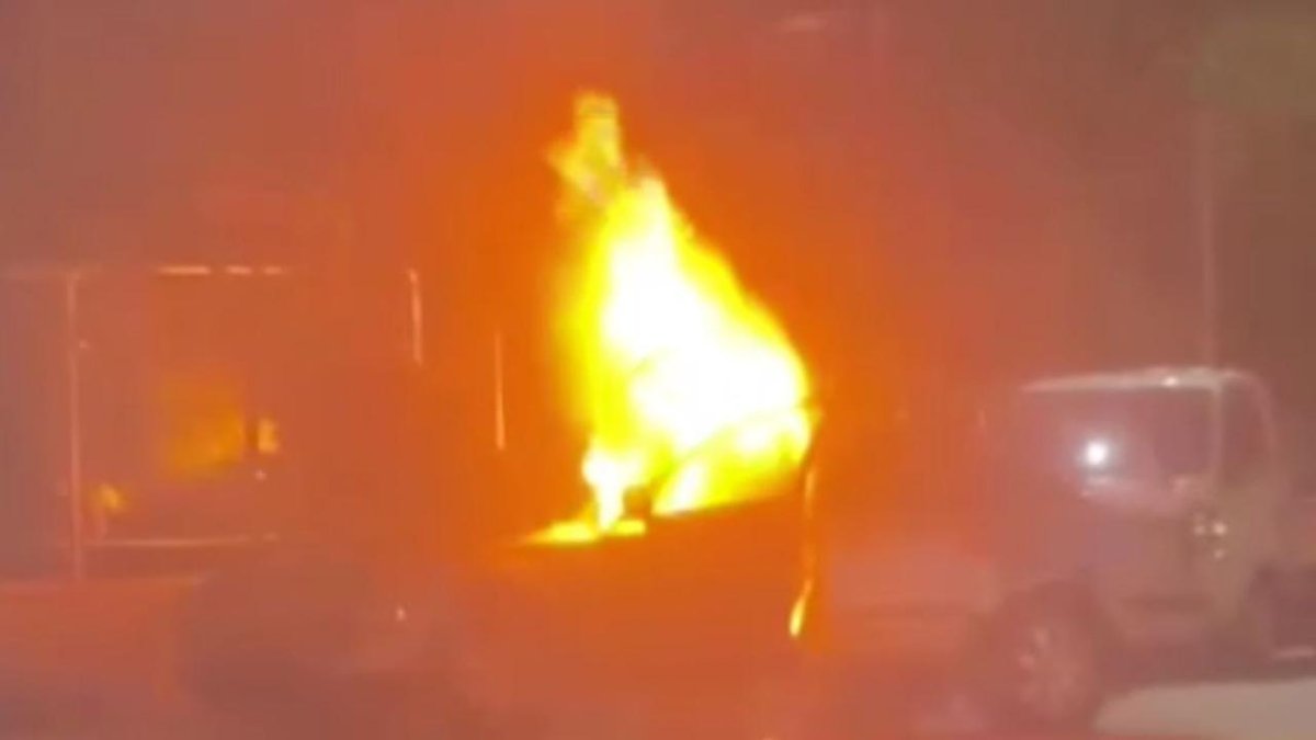 Ankara’da seyir halindeki otomobilde yangın çıktı