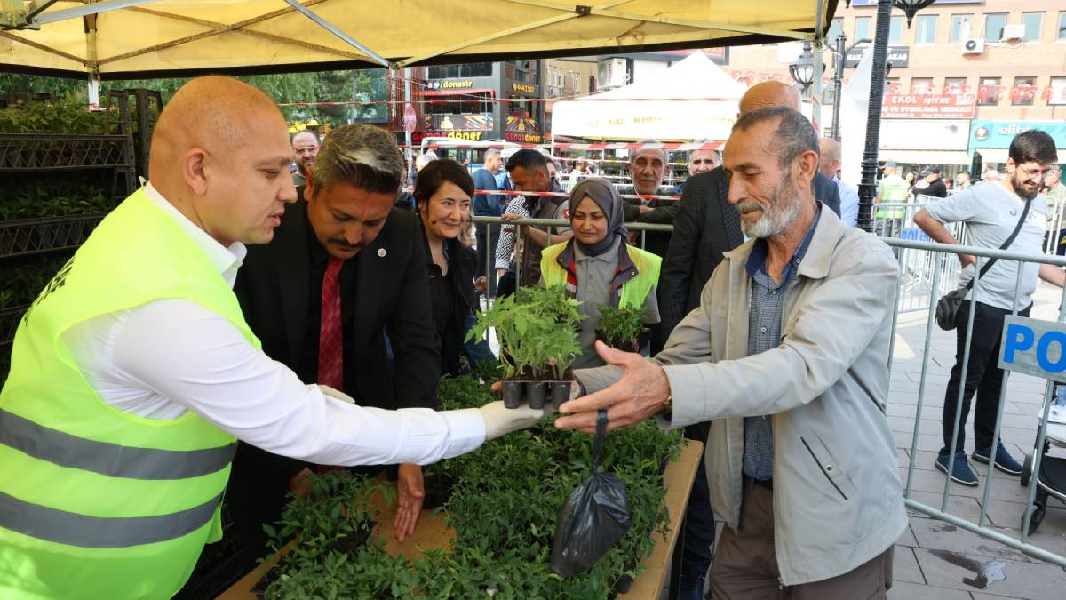 Kırıkkale'de 200 bin fide üreticiyle buluştu