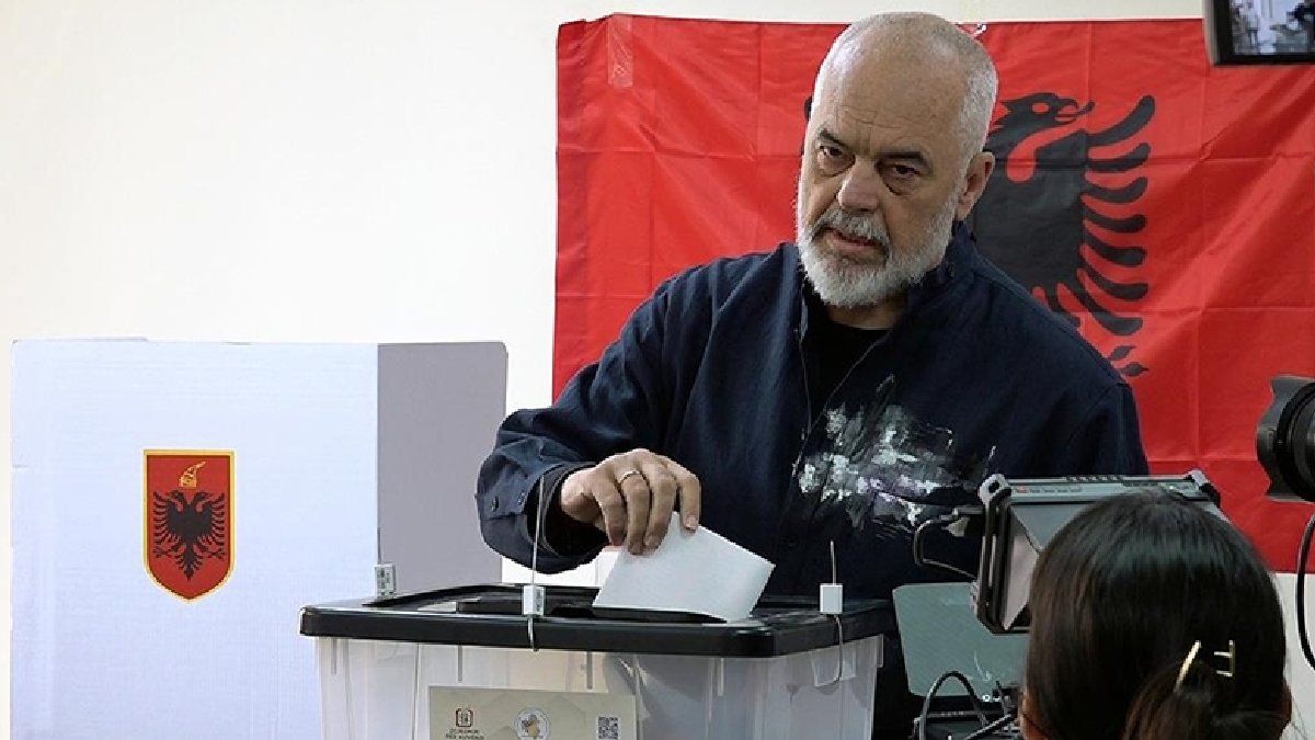 Arnavutluk'ta sandıktan Edi Rama'nın partisi çıktı