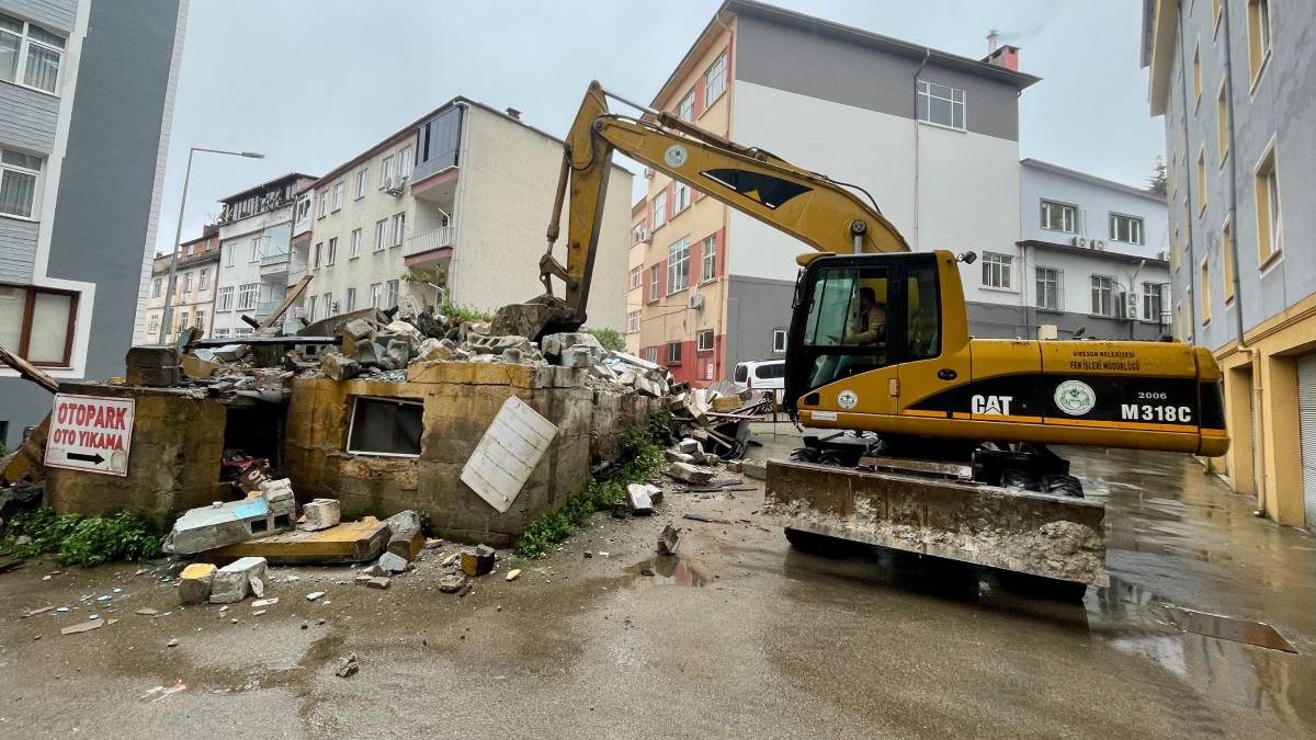 Metruk binalar yıkılıyor