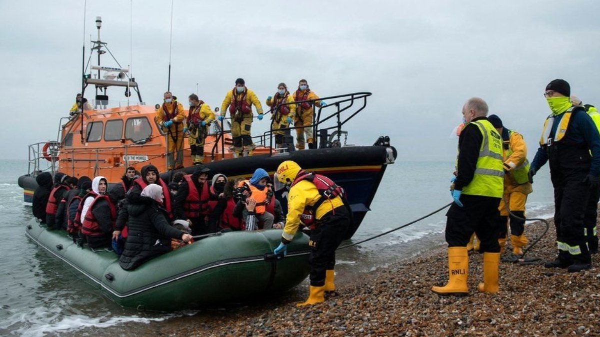 The Economist: İngiltere göçmenlere kapıyı kapatıyor mu, yoksa sembolik mi davranıyor?