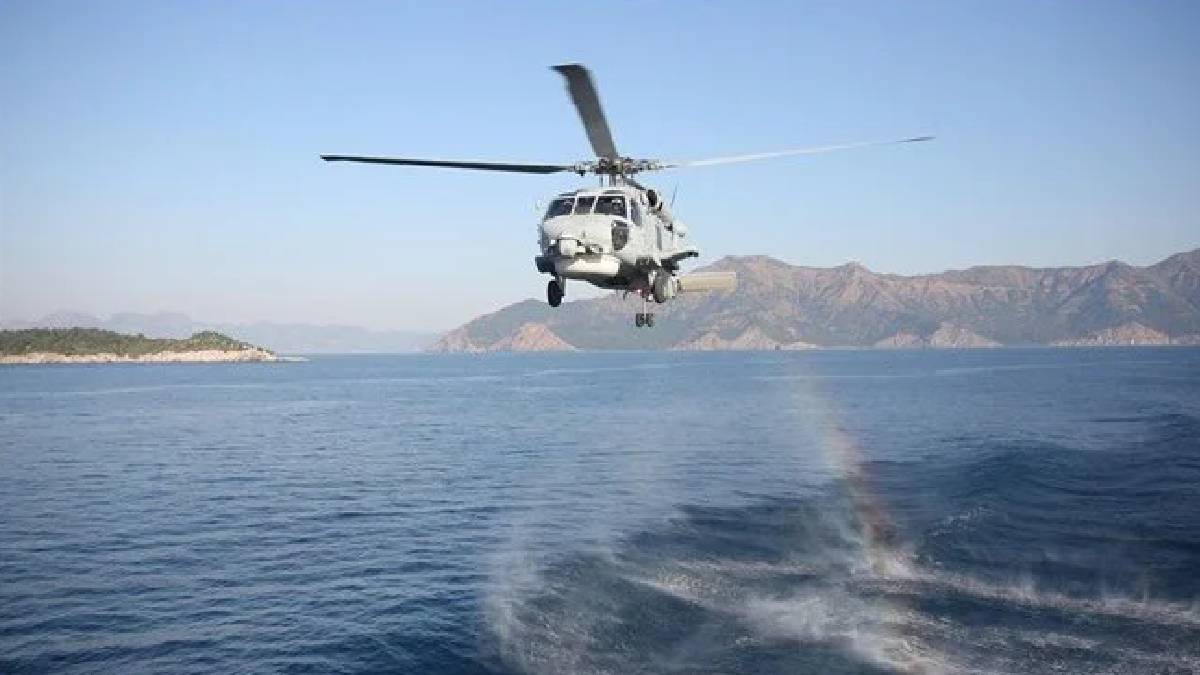MSB: Askeri helikopter denize acil iniş yaptı