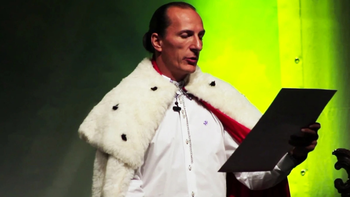 Almanya'da kendini kral ilan eden şahısla 4 yandaşına gözaltı