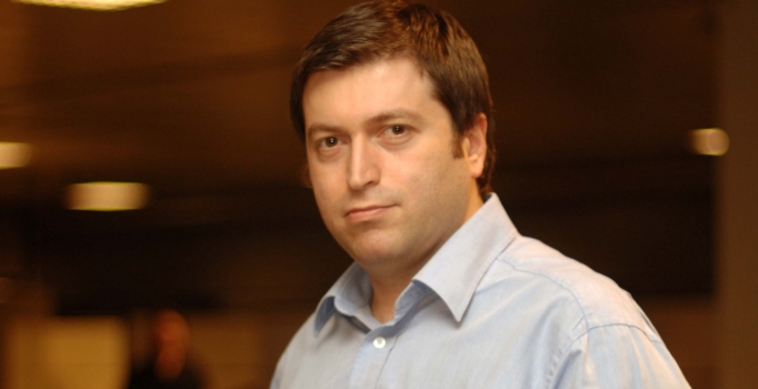 Serdar Kuzuloğlu: Sosyal medyada demokrasi 
at yarışına döndü