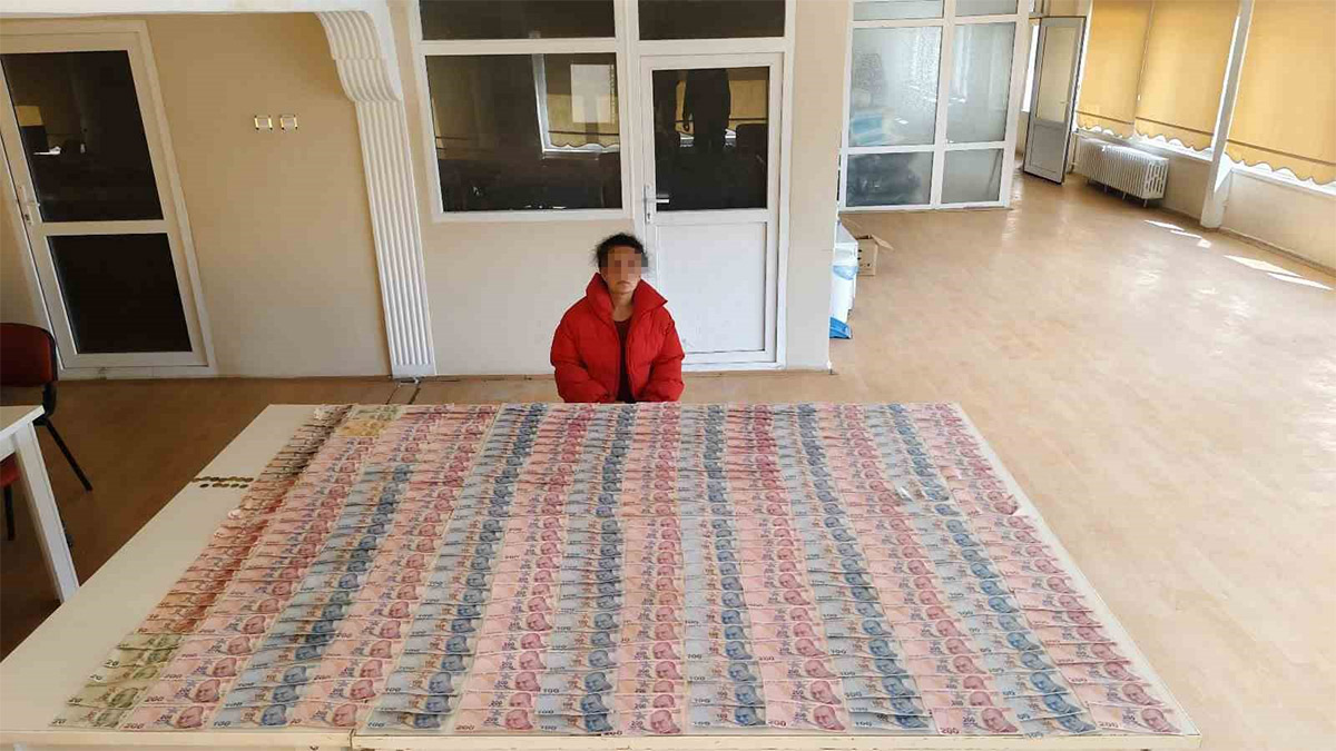 Zabıta say say bitiremedi! Dilencinin üzerinden 50 bin TL çıktı