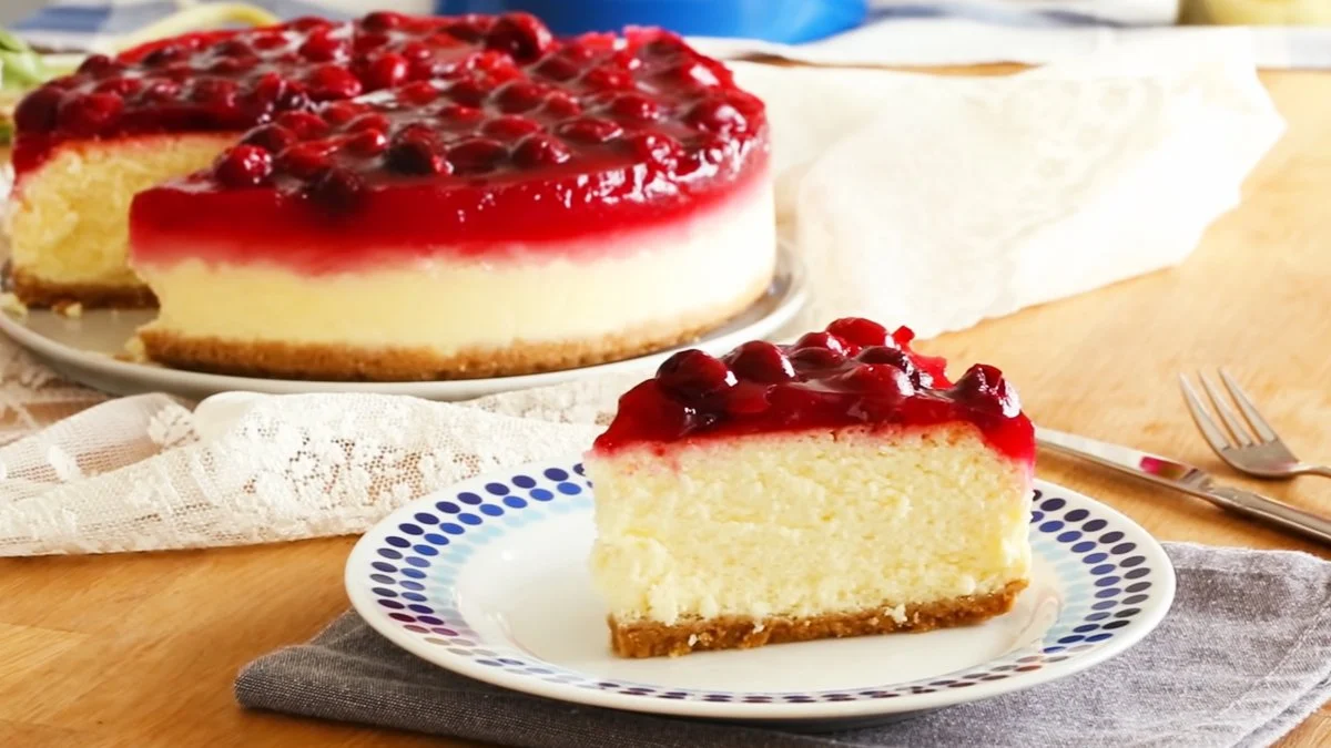 Fırından çıktığında çatlamıyor, tadına bakan tarifini istiyor! İşte sırlarıyla kusursuz vişneli cheesecake!