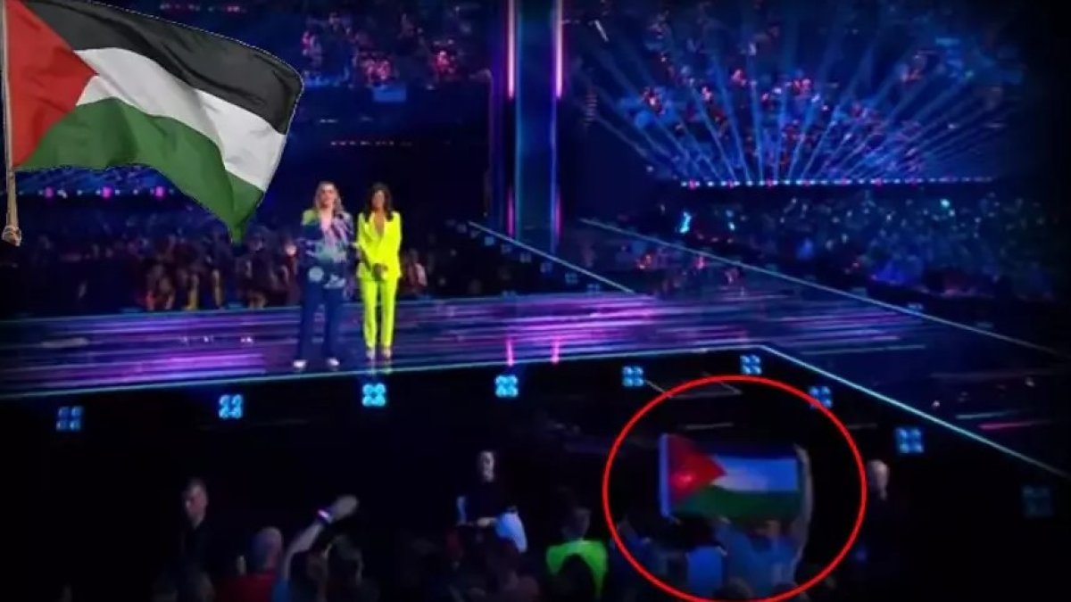Eurovision'un ilk yarı finalinde Filistin dayanışması: Açılan bayrakla Gazze'ye destek mesajı verildi
