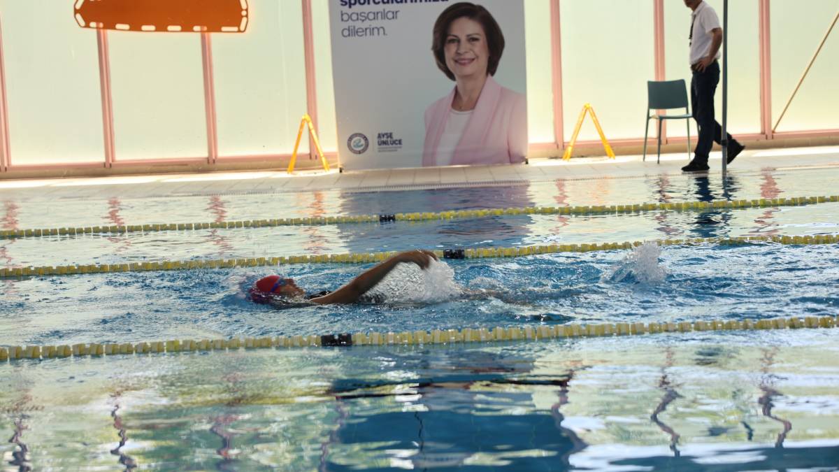 Engelleri aşan kulaçlar Kentpark’ta yarıştı