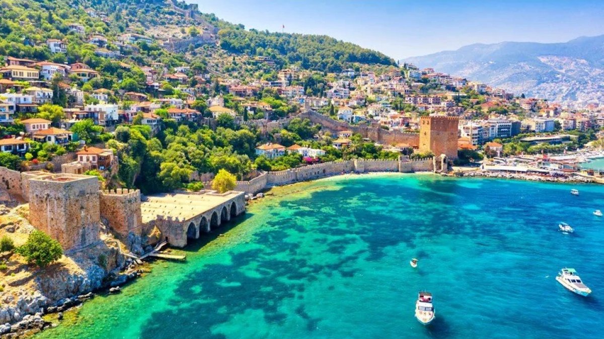 Tatil rezervasyonu yaptıracaklar dikkat: Bakanlıktan "sosyal medya" uyarısı"