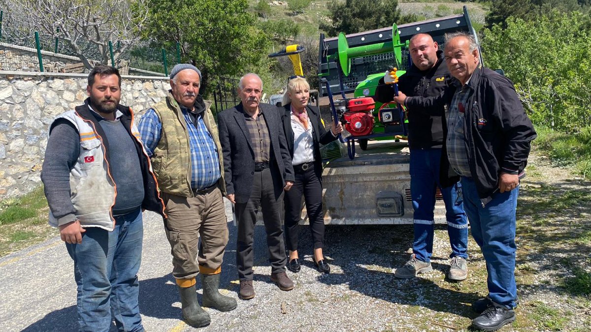 Çiftçilere destek: İlaçlama makinesi hediye edildi