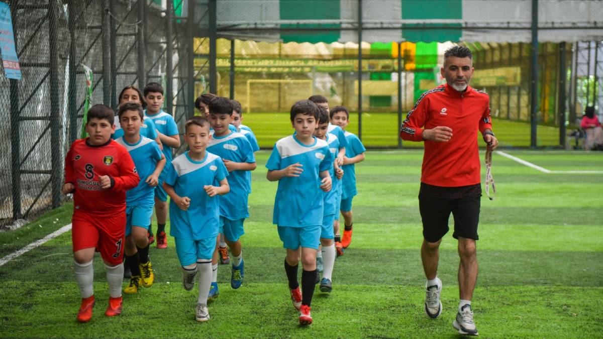 Esenyurt Belediyesinden geleceğin futbolcularına destek