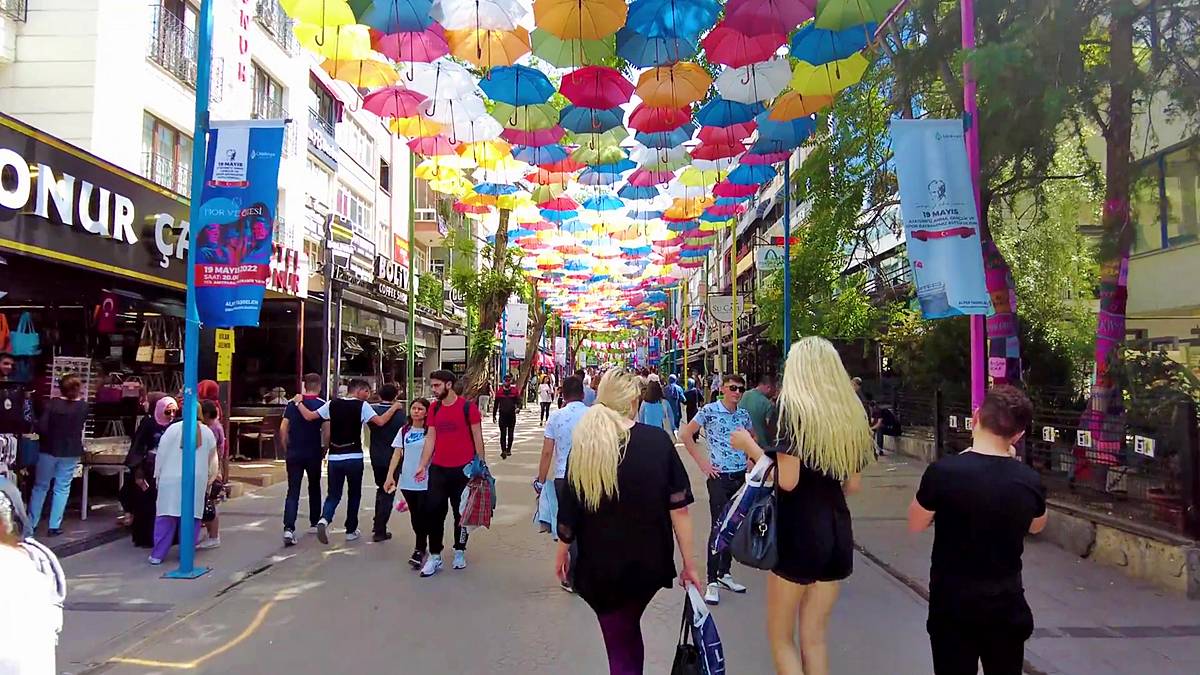 81 ilin randevu haritası belli oldu: Kentlerin en meşhur buluşma noktaları