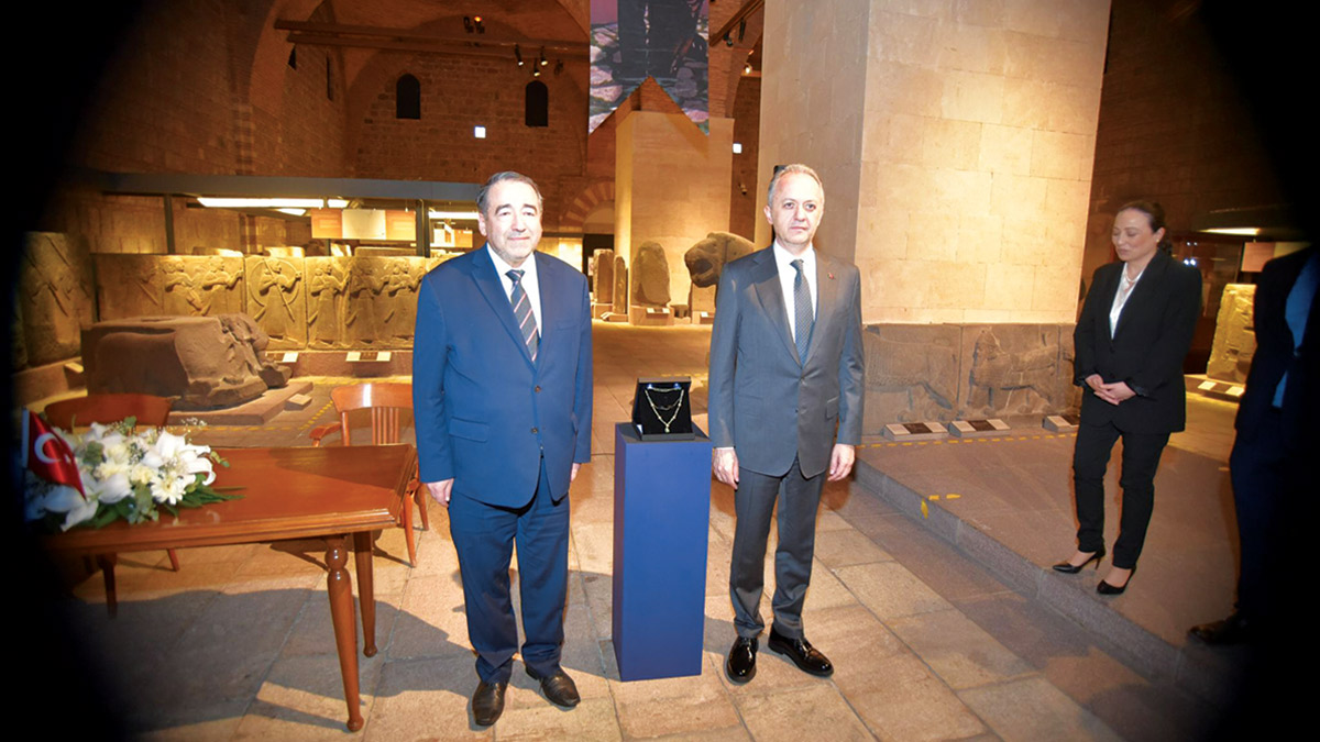 Mochıca kültürüne ait kolye Peru’ya döndü