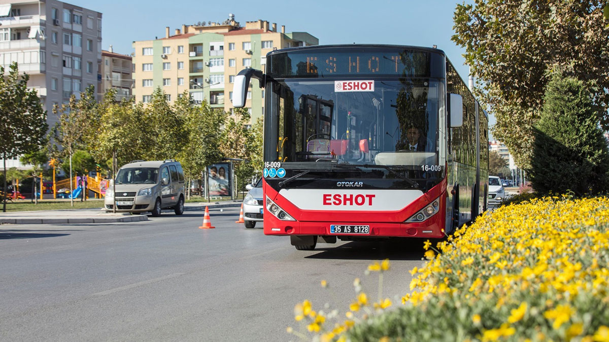 İzmir'e 44 duraklık yeni otobüs hattı: Bergama'ya nefes aldıracak! Durakta bekleme derdine son