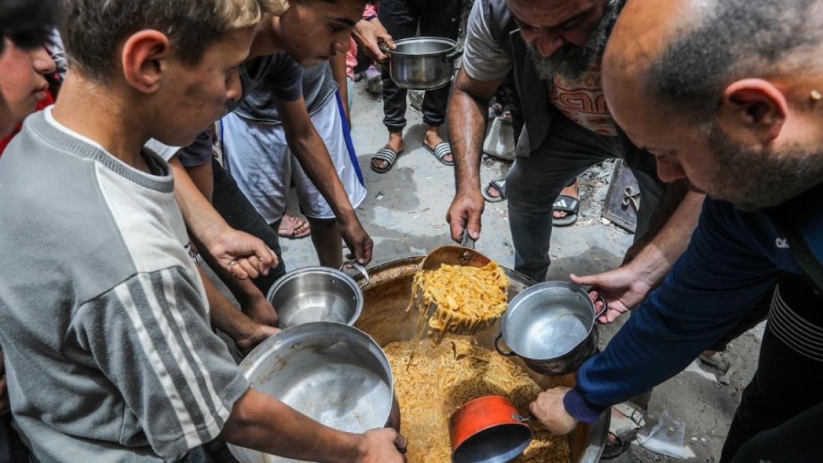 UNRWA: Sınırlar kapalı, yardımlar depolarda çürüyor