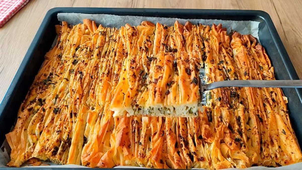 Görüntüsü havalı, tadı benzersiz! Kaynana çatlatan lezzet: Pileli börek tarifi…