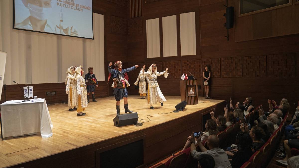 Hemşireler ile hemşire adayları bir araya geldi